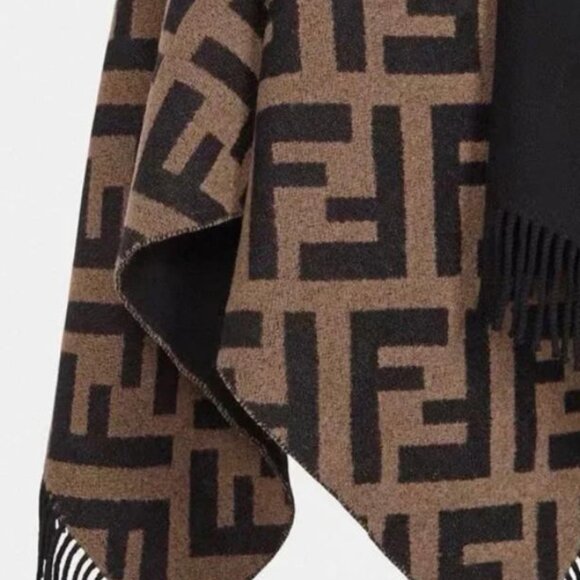 FENDI Double-Faced Wool and Cashmere Blend Cape - Picture 4 of 5